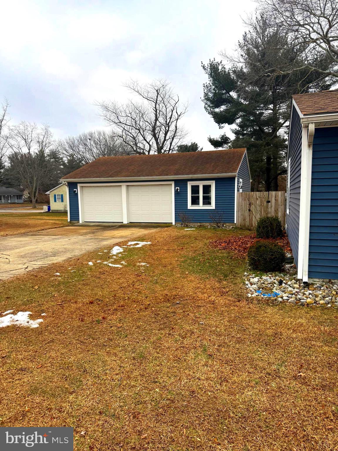 WOODSIDE MANOR - Residential