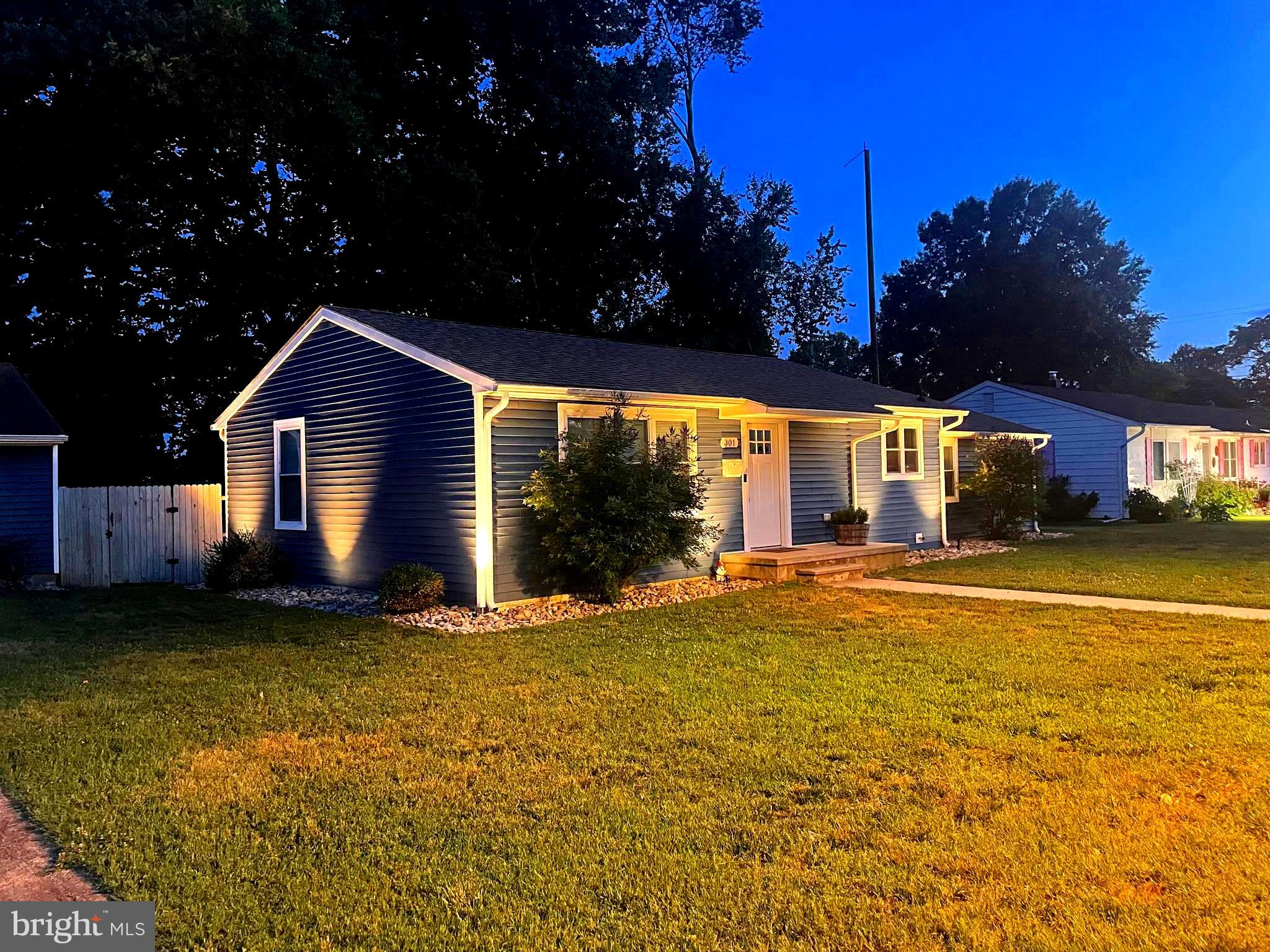 WOODSIDE MANOR - Residential