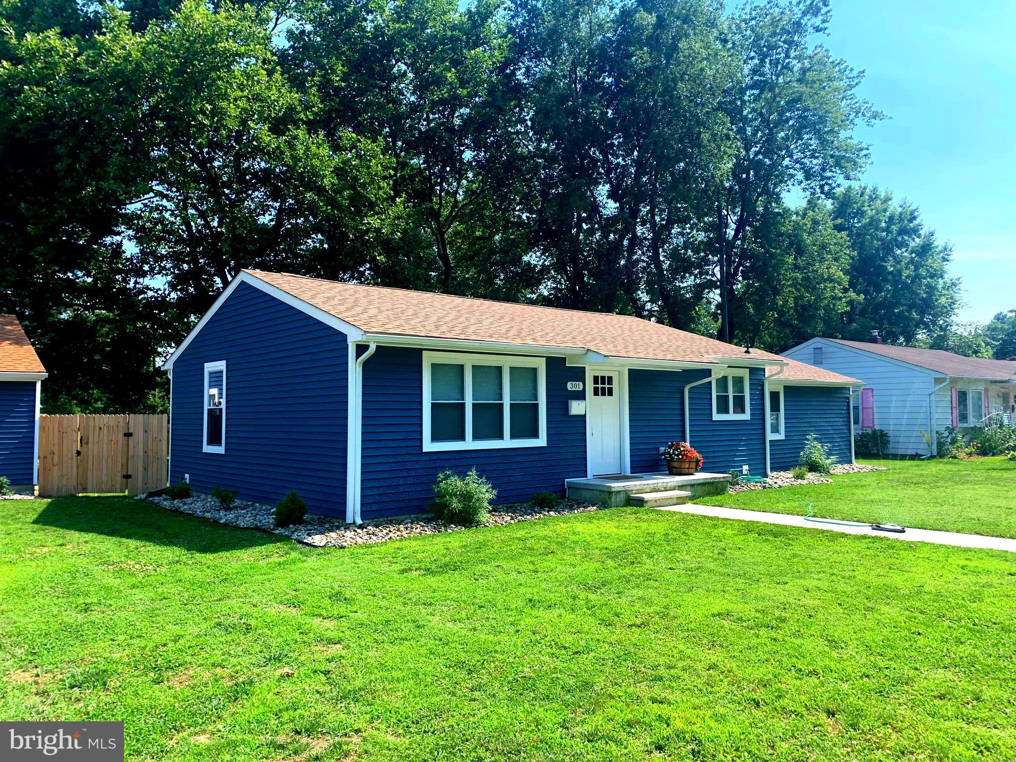 WOODSIDE MANOR - Residential