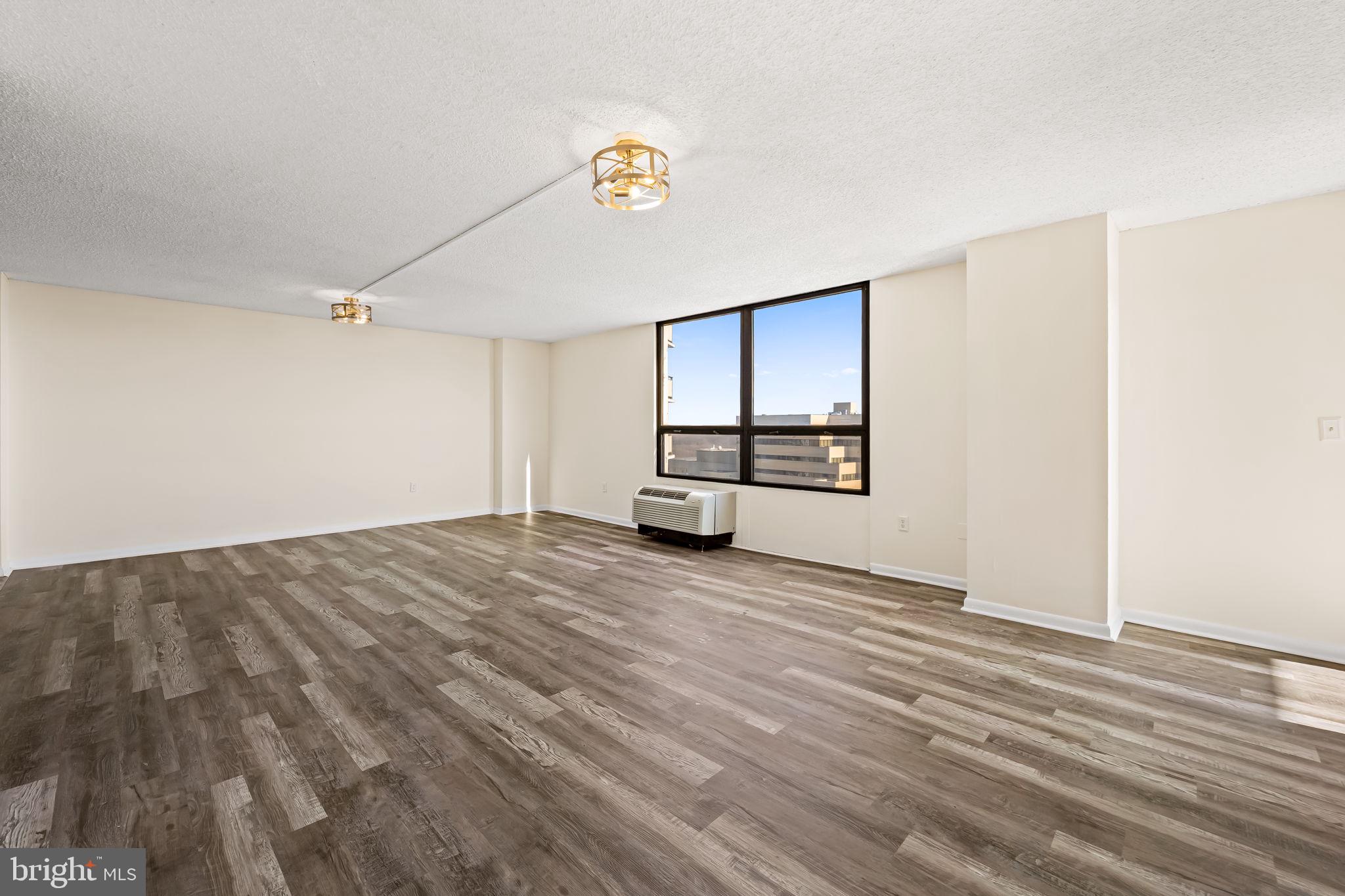 RIDGELY TOWSON CENTER - Residential