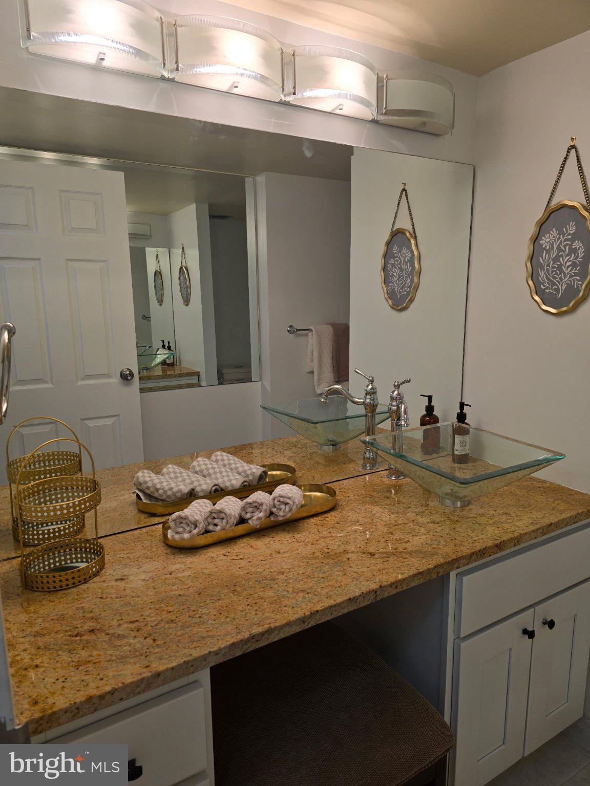 RIDGELY TOWSON CENTER - Residential