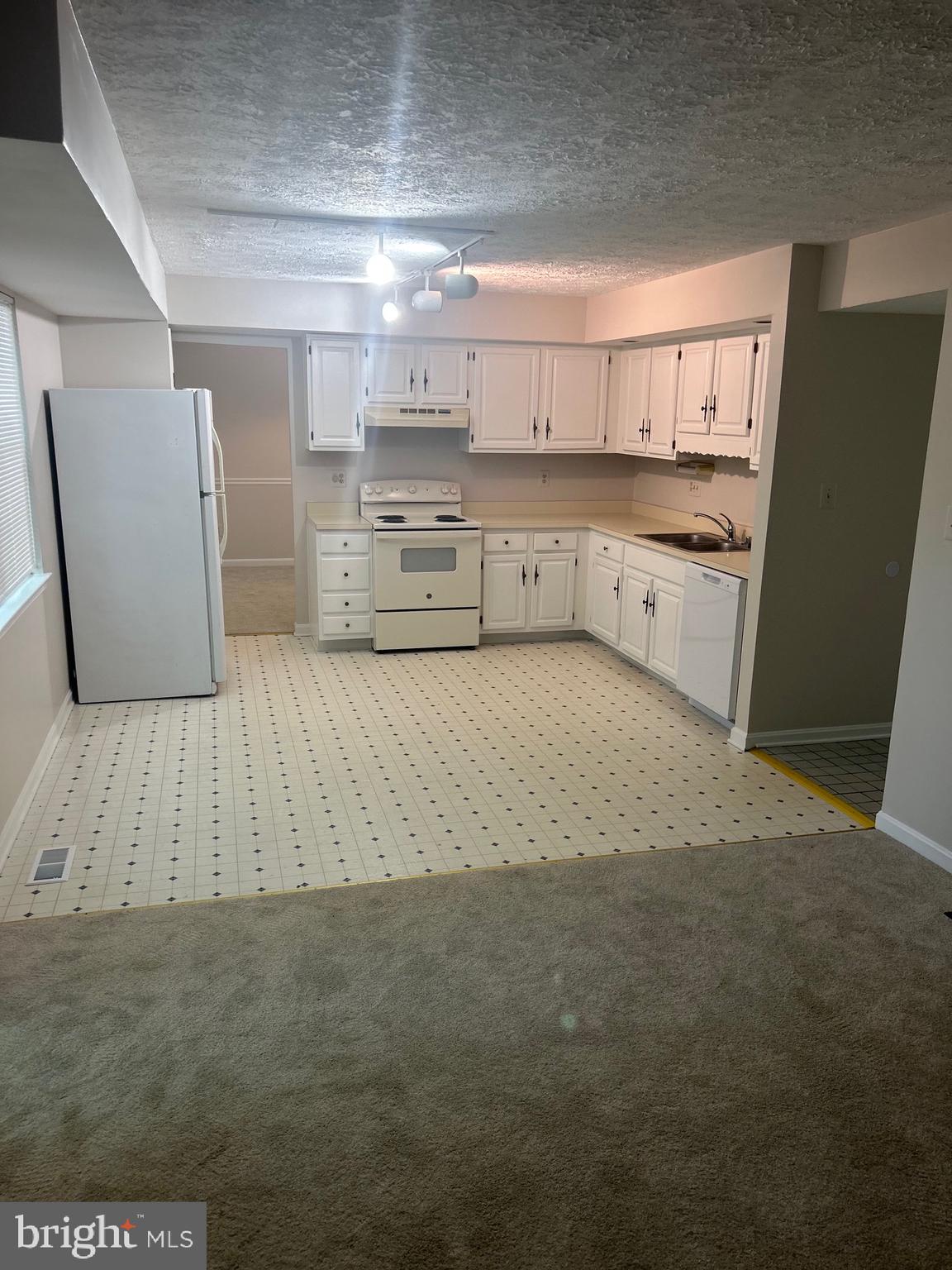 BLACKWALNUT COVE - Residential Lease