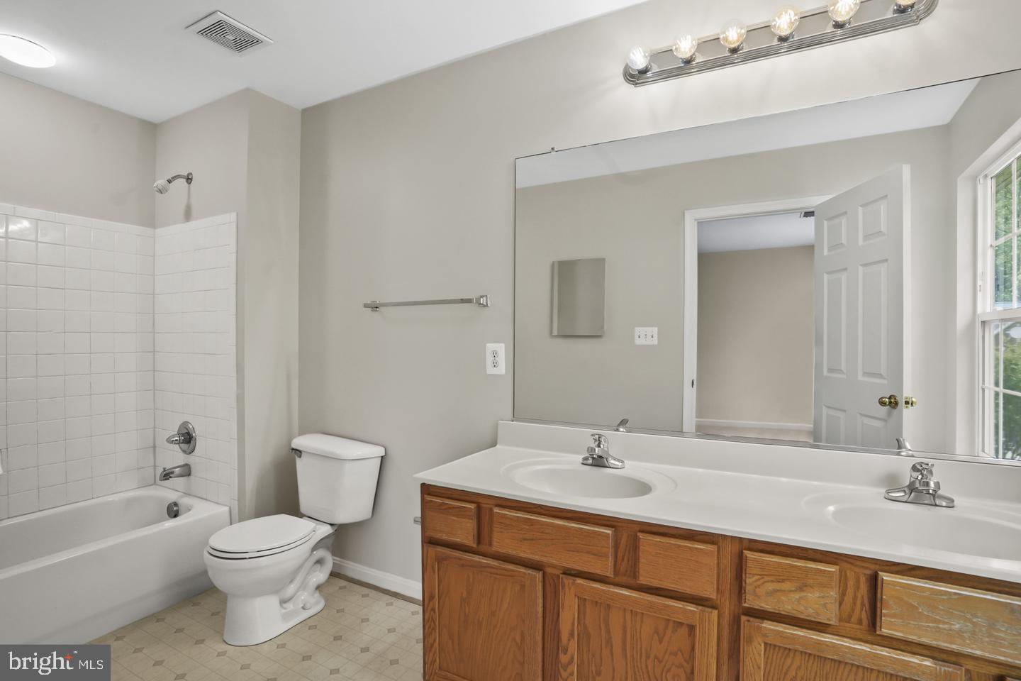 RUSSETT - Residential Lease