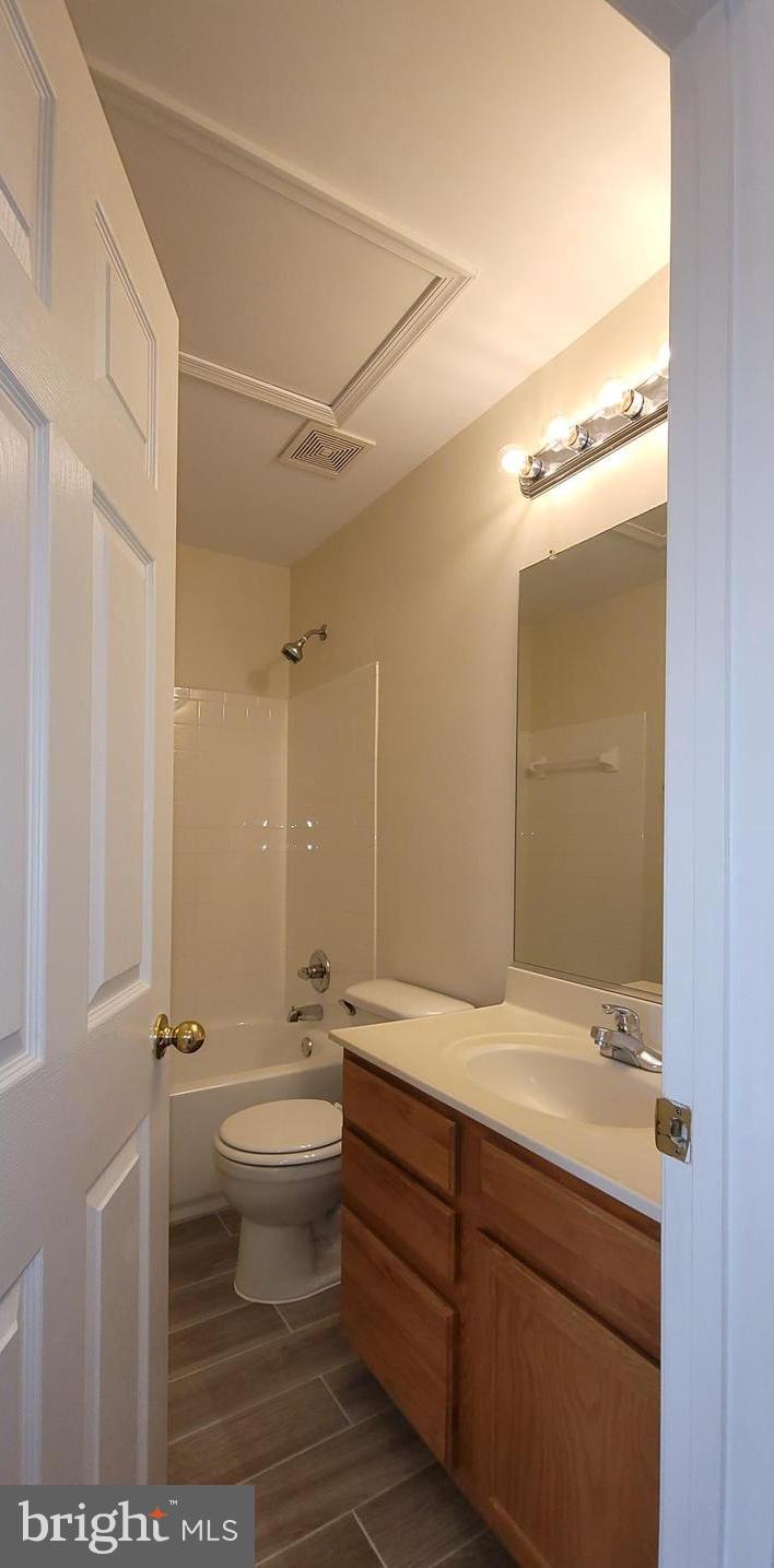 RUSSETT - Residential Lease