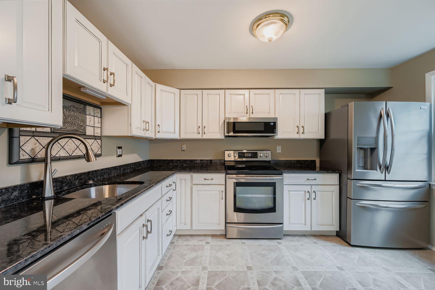 CARLTON SQUARE - Residential