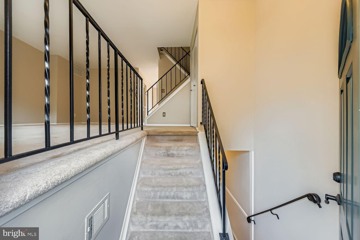 11 GRAND VALLEY COURT