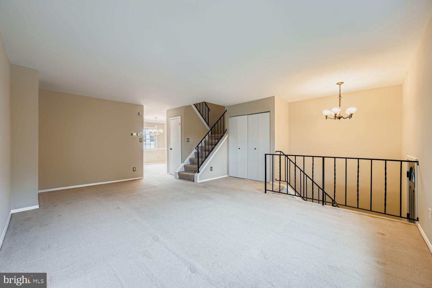 CARLTON SQUARE - Residential