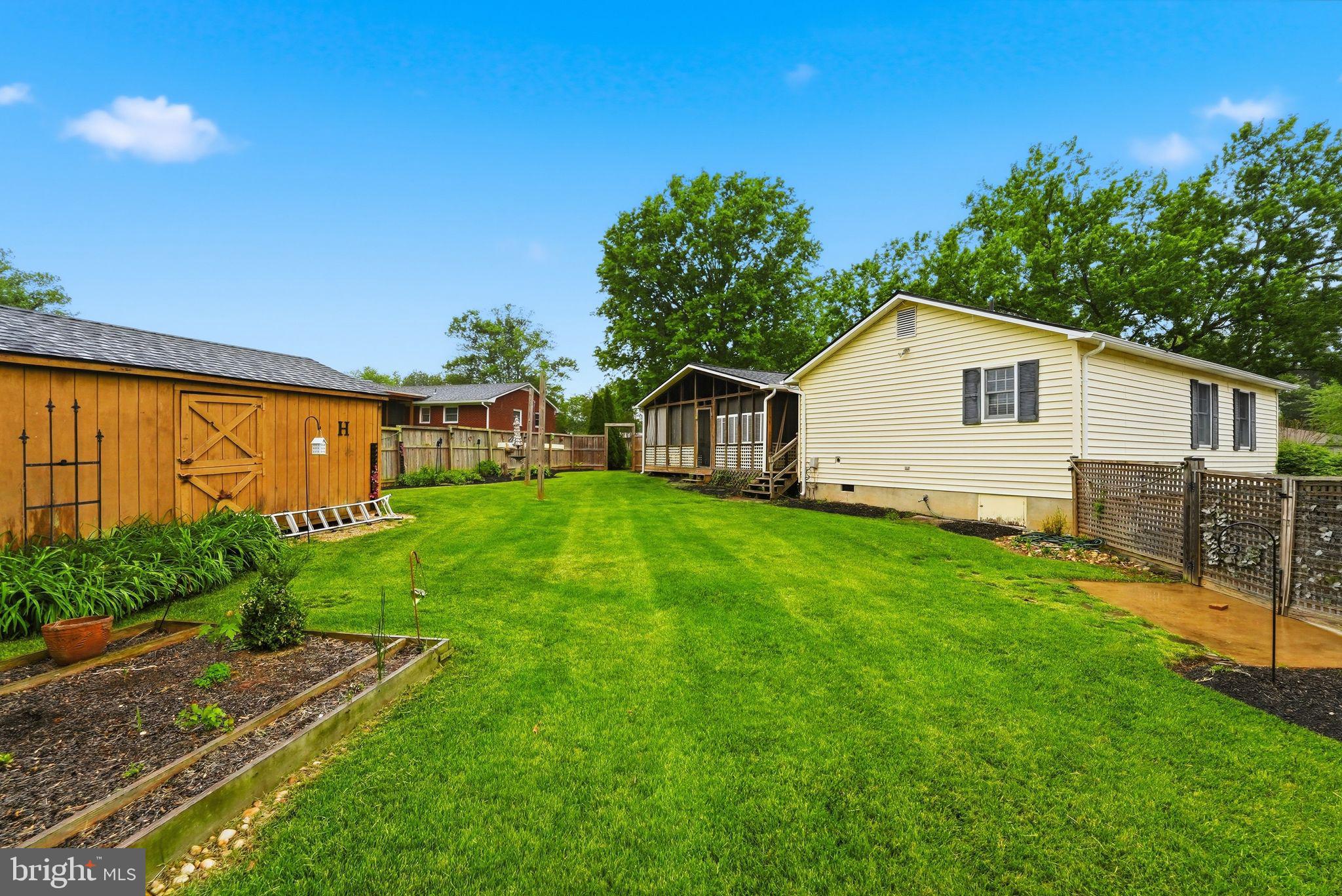 BROADVIEW ACRES - Residential
