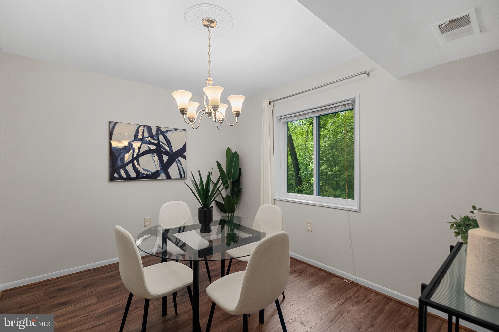 1556 NORTHGATE SQUARE 12B