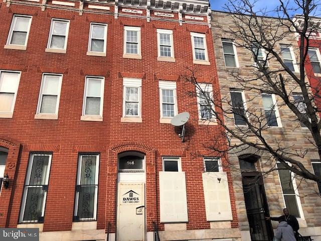 INCREDIBLE OPPORTUNITY TO OWN THIS 3 UNIT MULTI-FAMILY HOME IN HARLEM PARK! Property features three large 1 bedroom 1 bath units that are separately metered. Each unit has a living room, bedroom, kitchen, and full bath. Tons of revitalization happening in the area including the new Upton Gateway project which is located 1 block away! Sold As-Is! Buyer to verify zoning