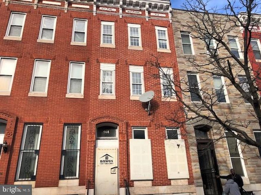 INCREDIBLE OPPORTUNITY TO OWN THIS 3 UNIT MULTI-FAMILY HOME IN HARLEM PARK!  Property features three large 1 bedroom 1 bath units that are separately metered.  Each unit has a living room, bedroom, kitchen, and full bath.  Tons of revitalization happening in the area including the new Upton Gateway project which is located 1 block away!  Sold As-Is!  Buyer to verify zoning