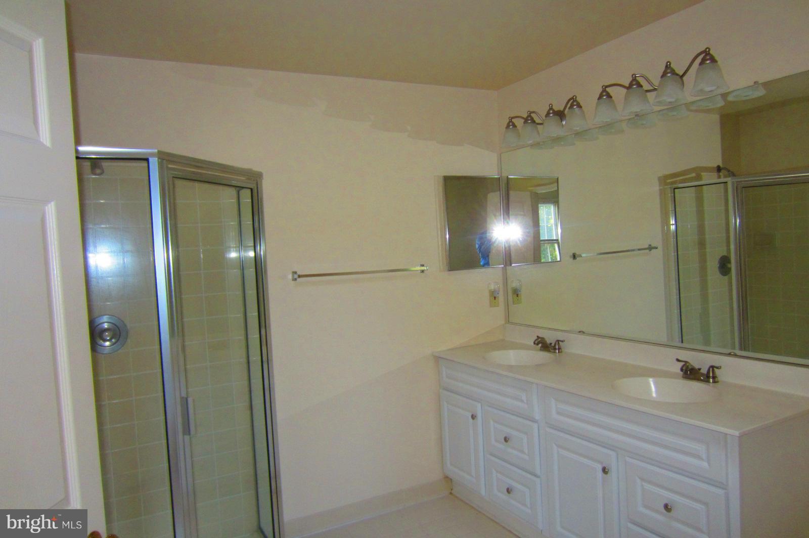 OLDE OAK RIDGE - Residential Lease