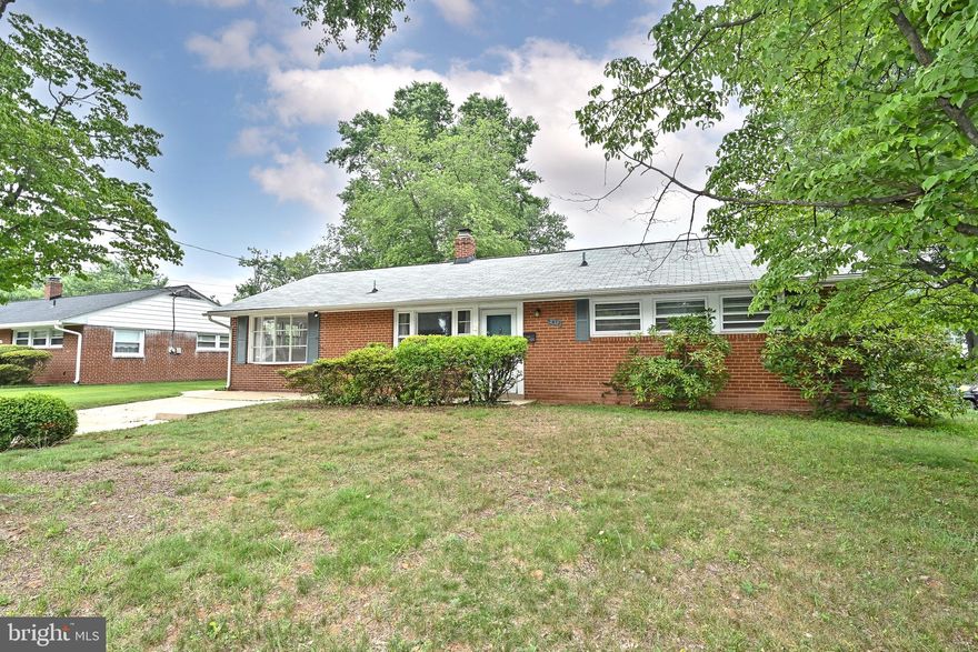 Spacious one level brick rambler on a third of an acre lot.  Ravensworth neighborhood, NO HOA. This 3 bedroom and 1.5 baths house features an open floor plan, kitchen with granite countertops, stainless steel appliances and two sided brick fireplace. Family room with sliding glass door to huge fenced flat back yard. Perfect for entertaining. Bay windows in sunroom. Long concrete driveway. Being centrally located with easy access to transportation- bus to pentagon on Queensberry; many bus options on Braddock to Pentagon; VRE Backlick Road about 5 minute drive. 1.5 miles to I-495 and Fairfax County Parkway. Ravensworth Farm Community-Neighborhood pool with swim team and tennis club are available for membership at additional cost. Ravensworth builds a strong community feel with annual neighborhood events. Fairfax County parkland is in your backyard. Check out Lake Accotink marina with a playground and boat rental. Trails include Lake Accotink.