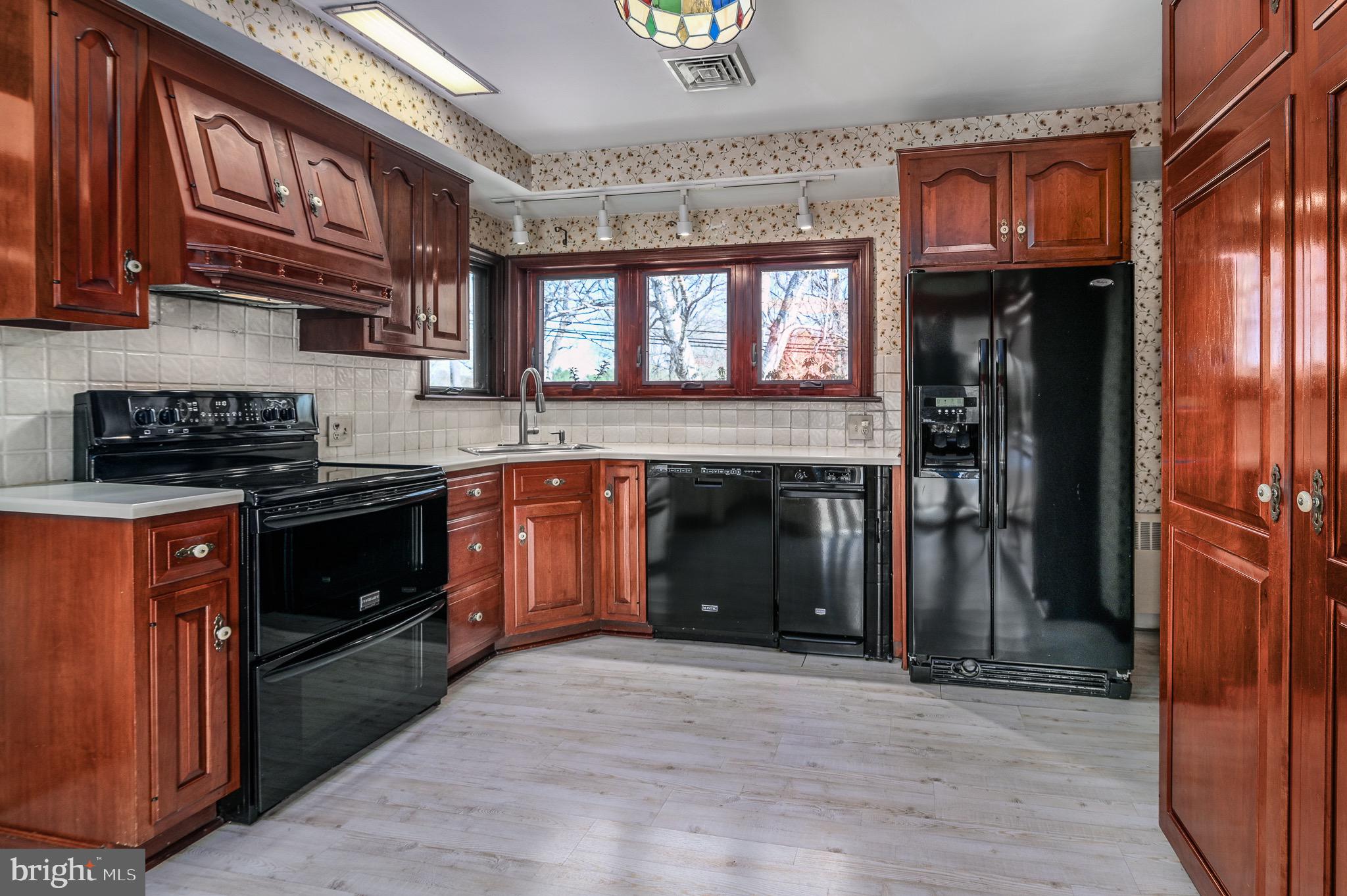 2290 & 2310 HORSESHOE TRAIL