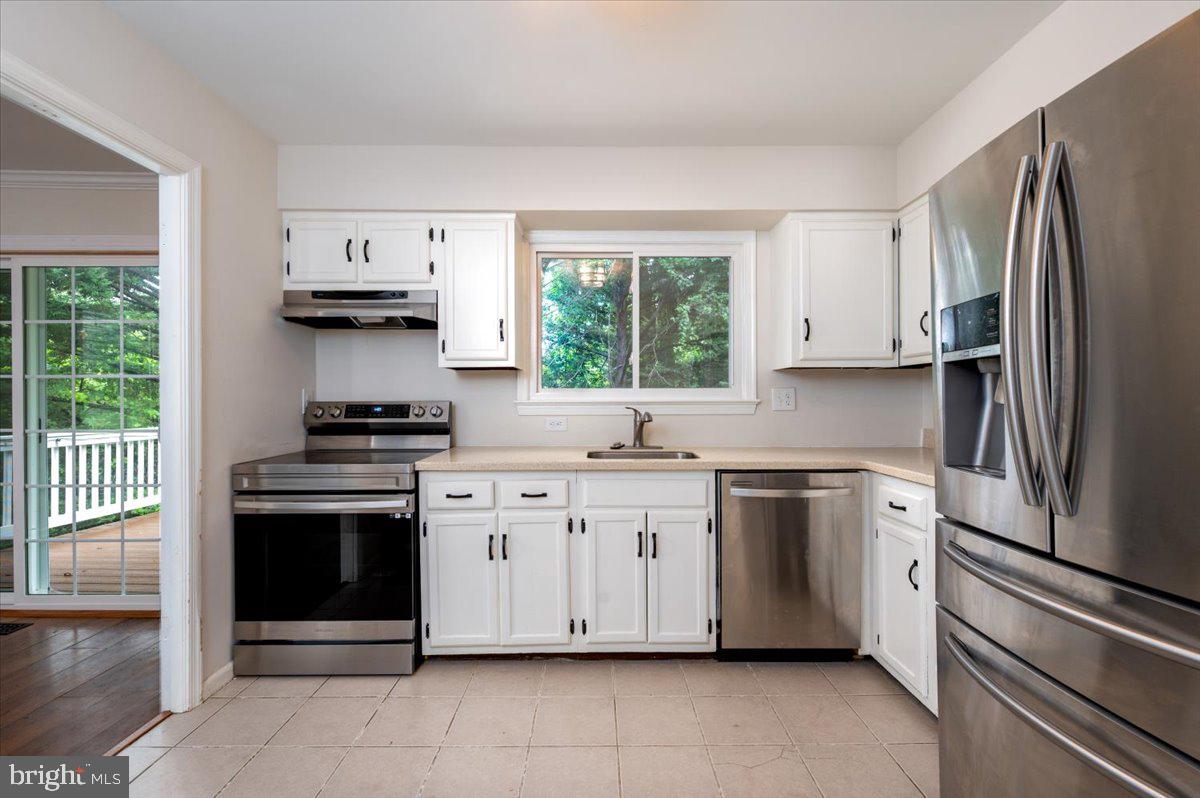 BAY HILLS - Residential