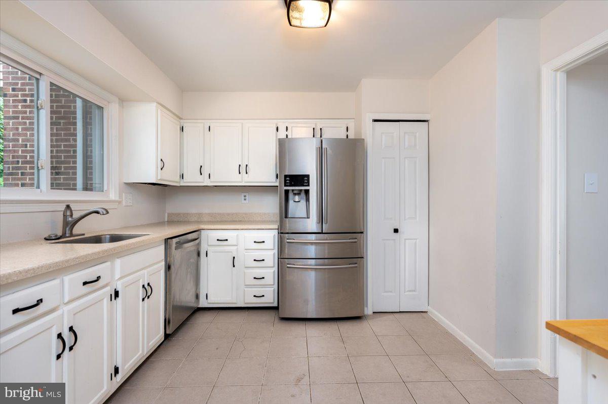 BAY HILLS - Residential