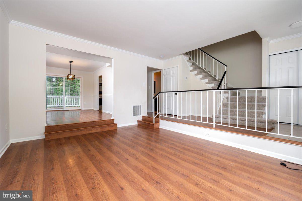 BAY HILLS - Residential