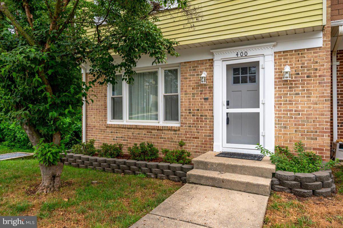 400 COLONIAL RIDGE LANE
