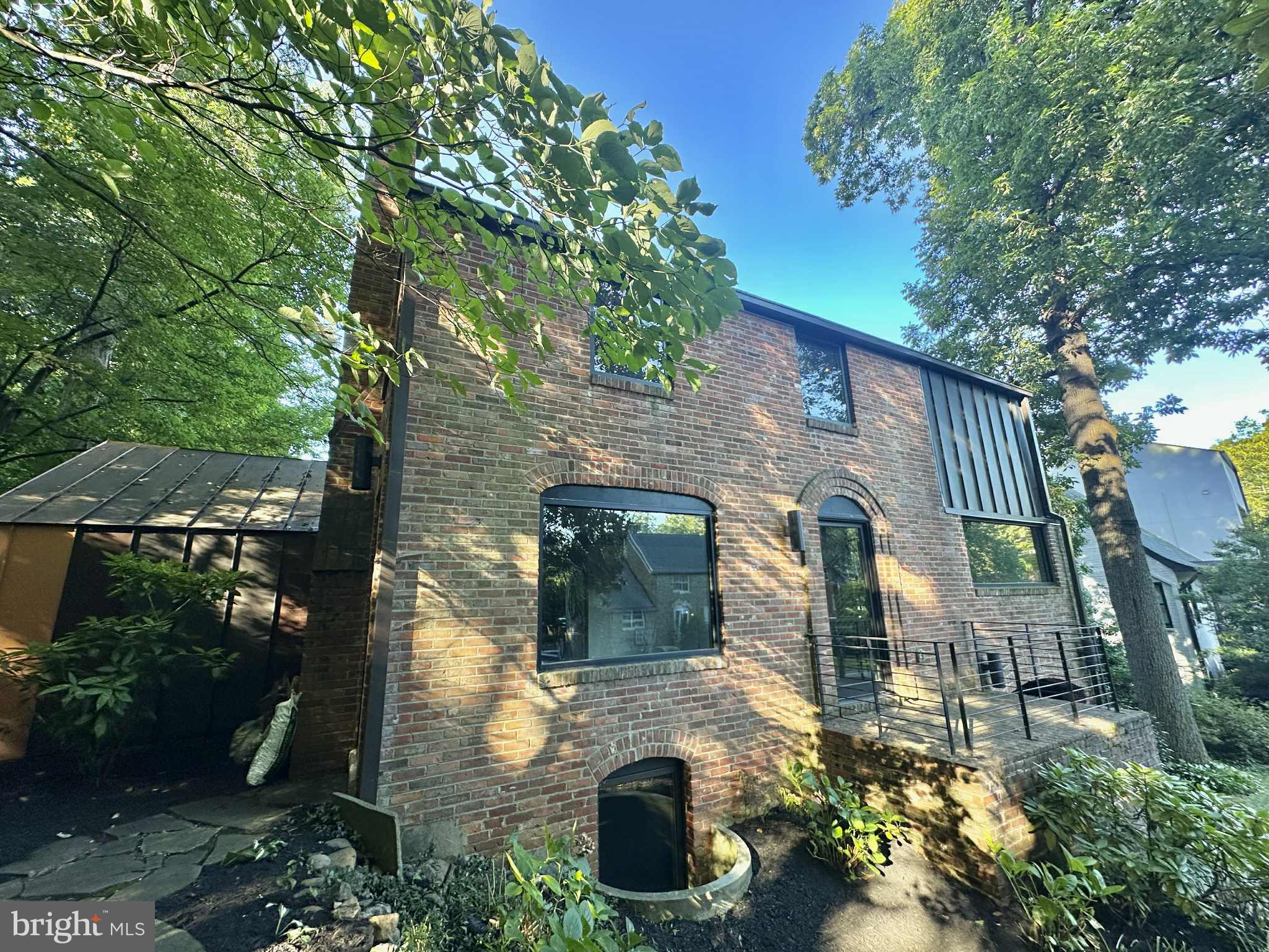 LYON VILLAGE - Residential Lease