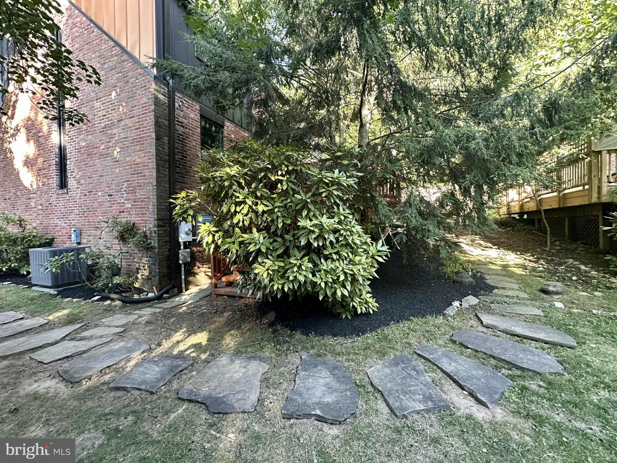 LYON VILLAGE - Residential Lease