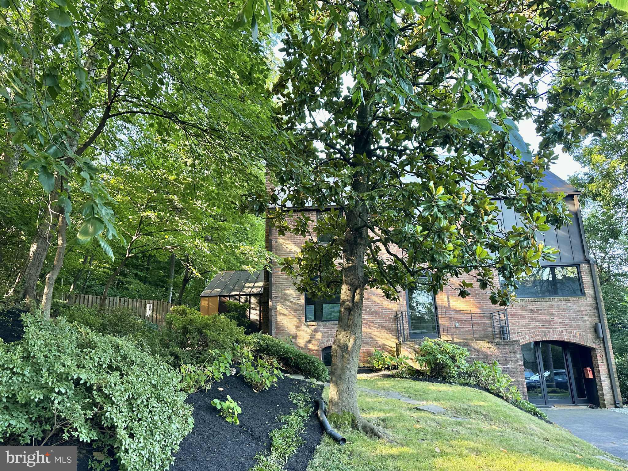 LYON VILLAGE - Residential Lease