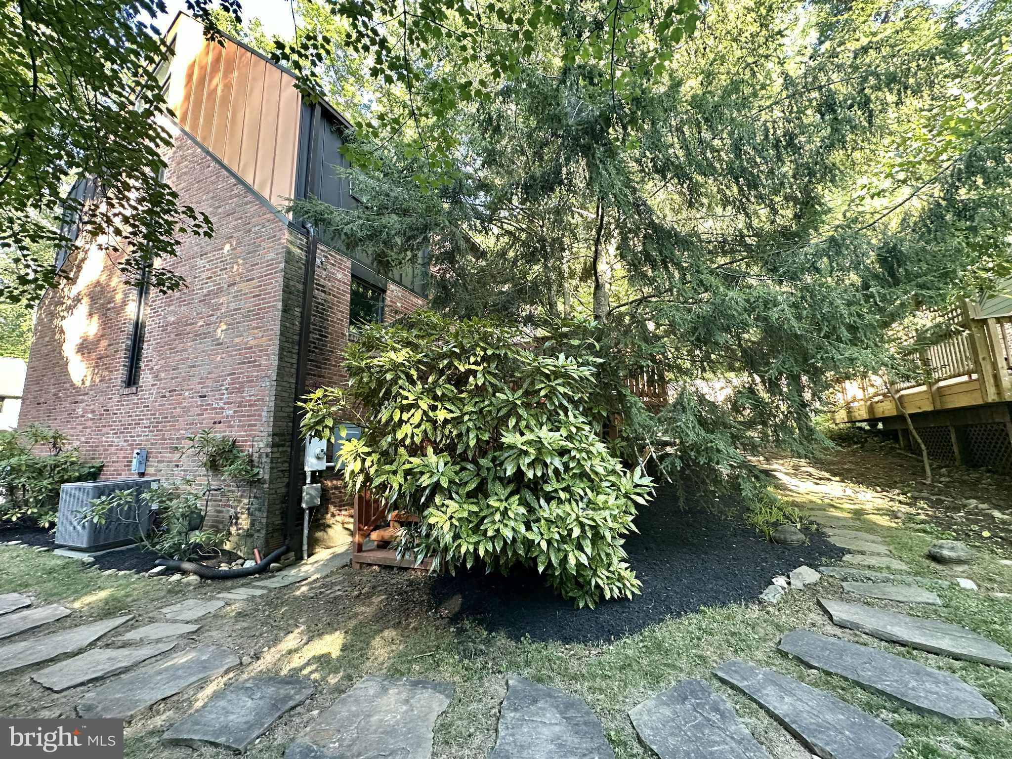 LYON VILLAGE - Residential Lease