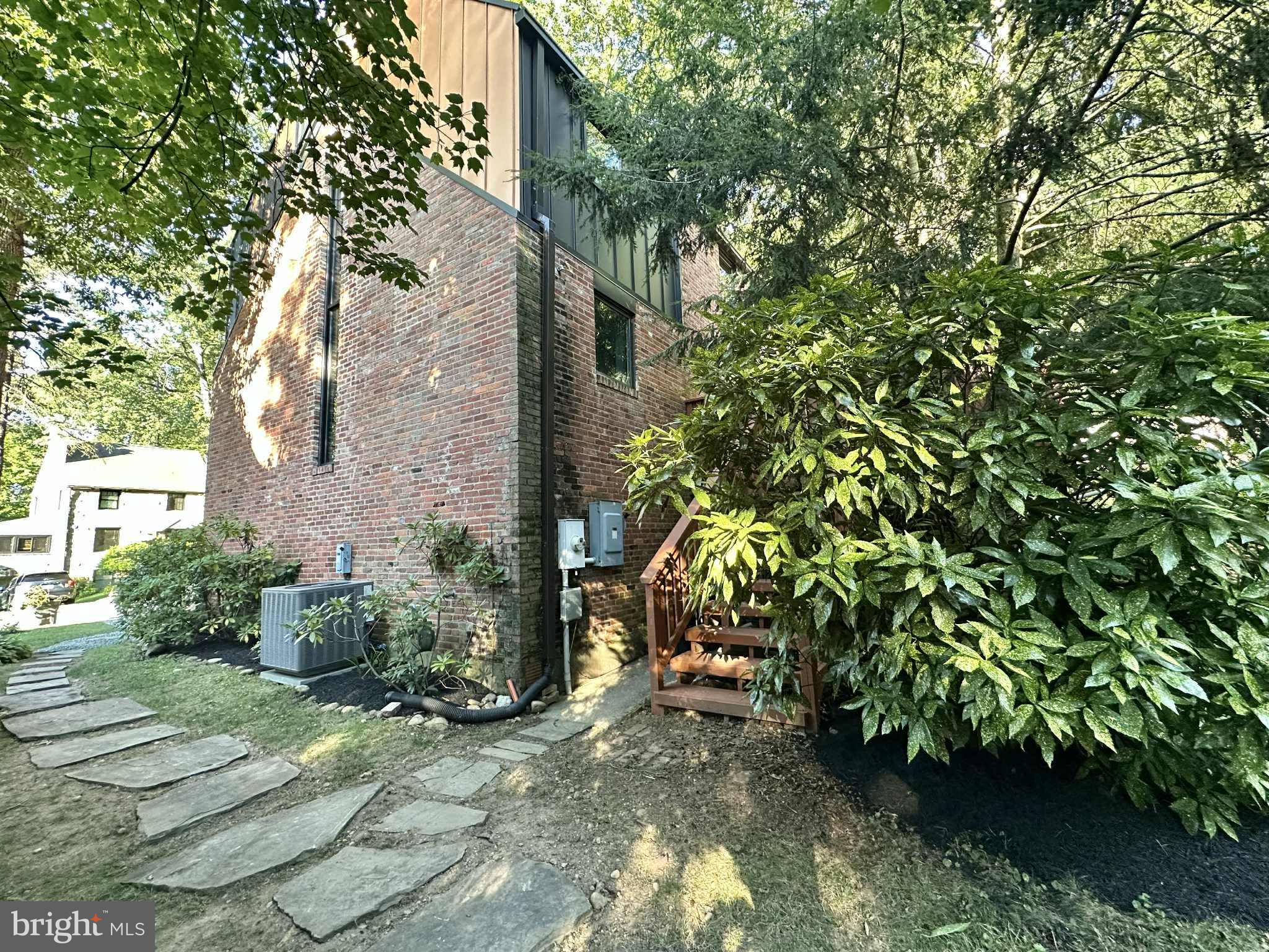 LYON VILLAGE - Residential Lease