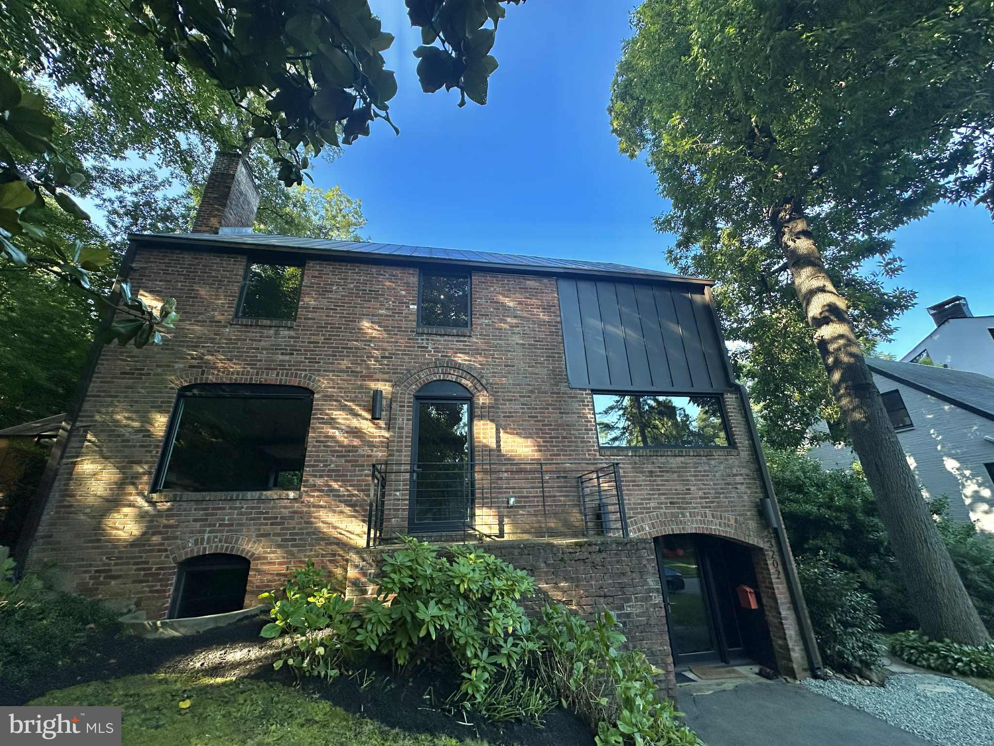 LYON VILLAGE - Residential Lease