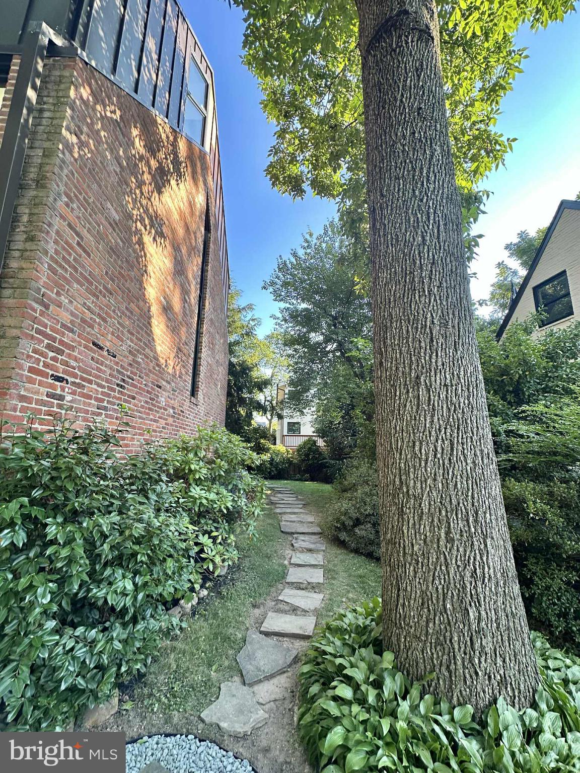 LYON VILLAGE - Residential Lease