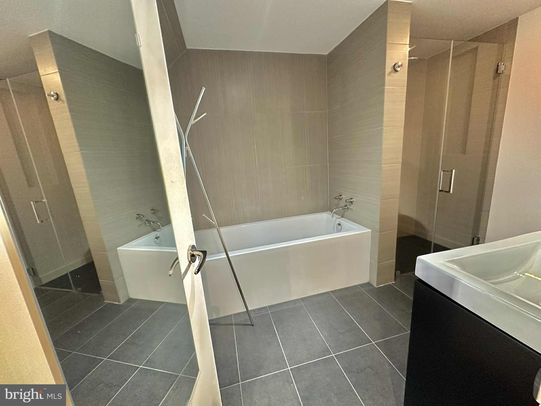 LYON VILLAGE - Residential Lease