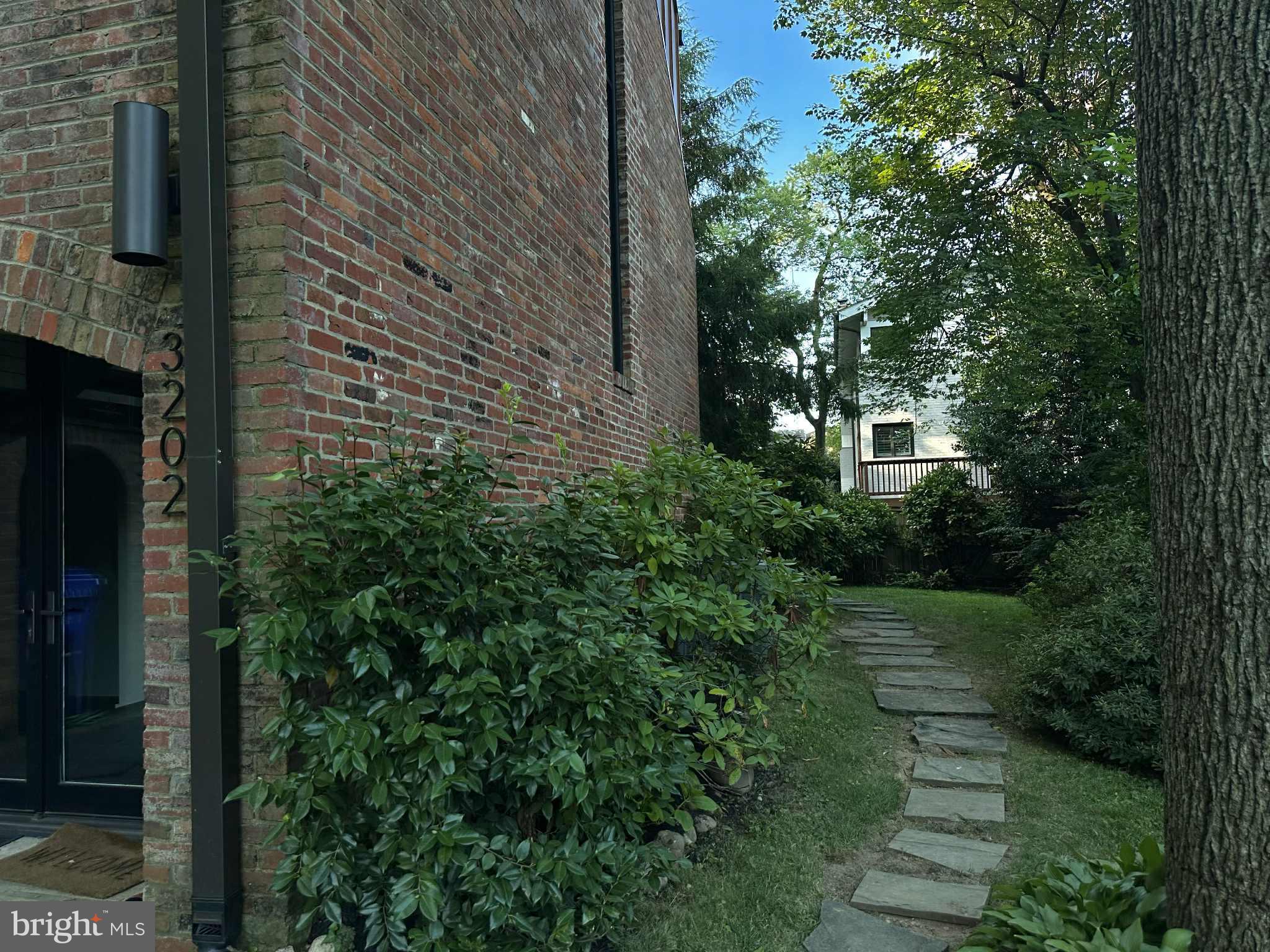LYON VILLAGE - Residential Lease