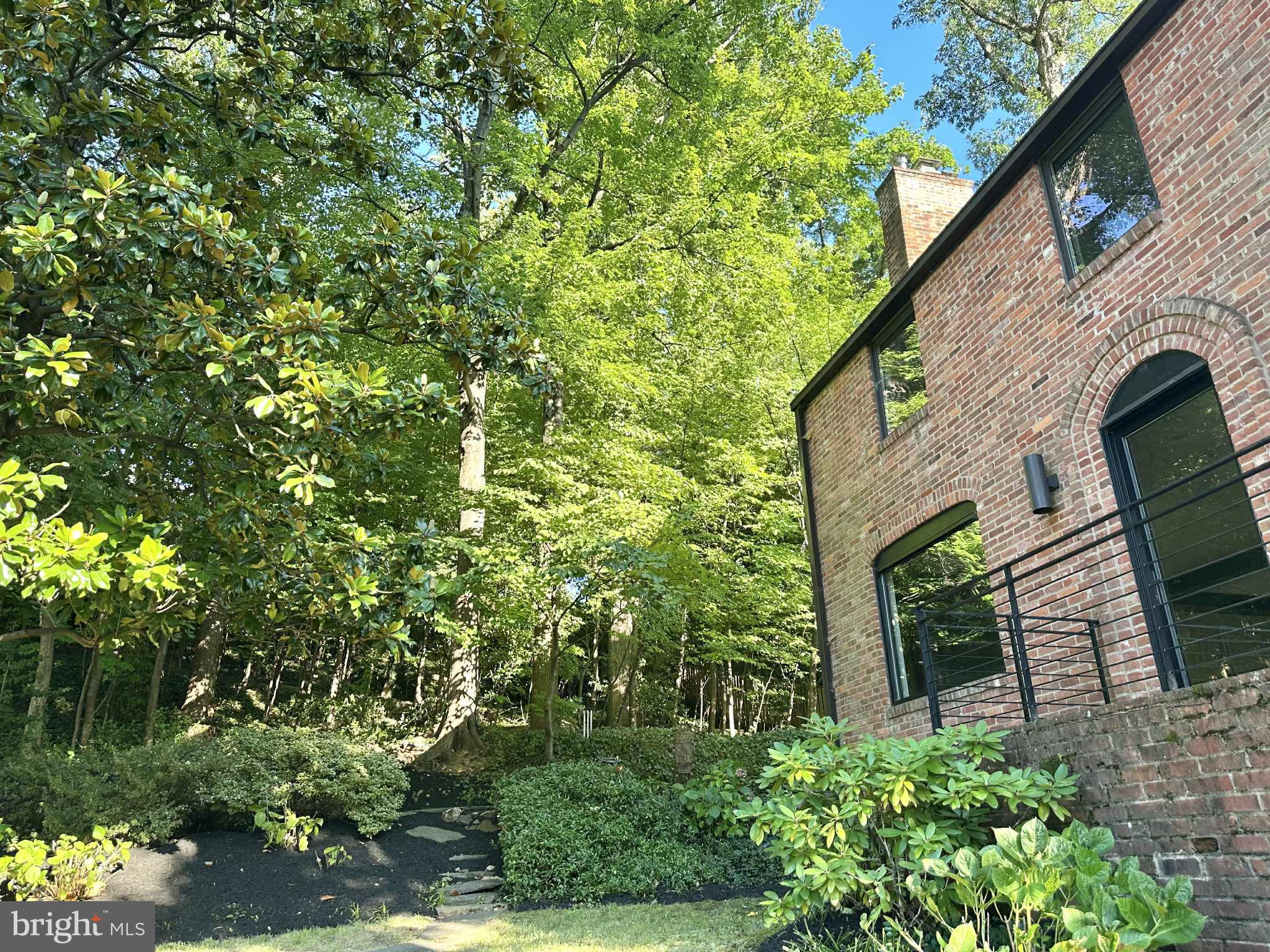 LYON VILLAGE - Residential Lease
