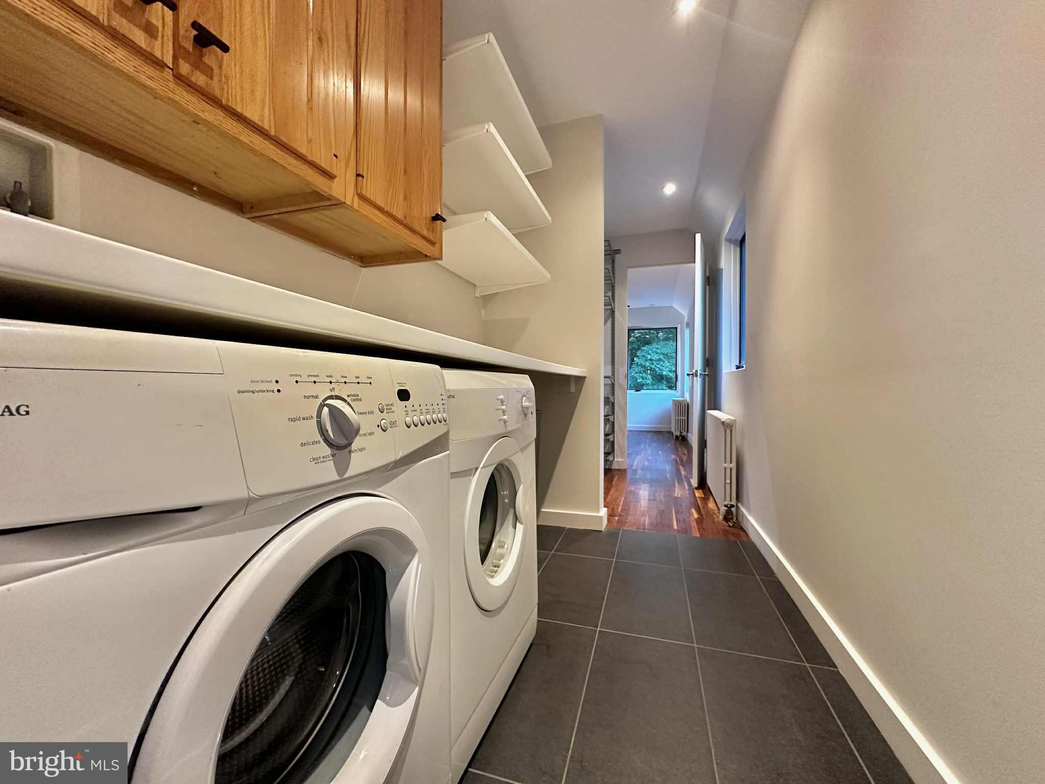 LYON VILLAGE - Residential Lease