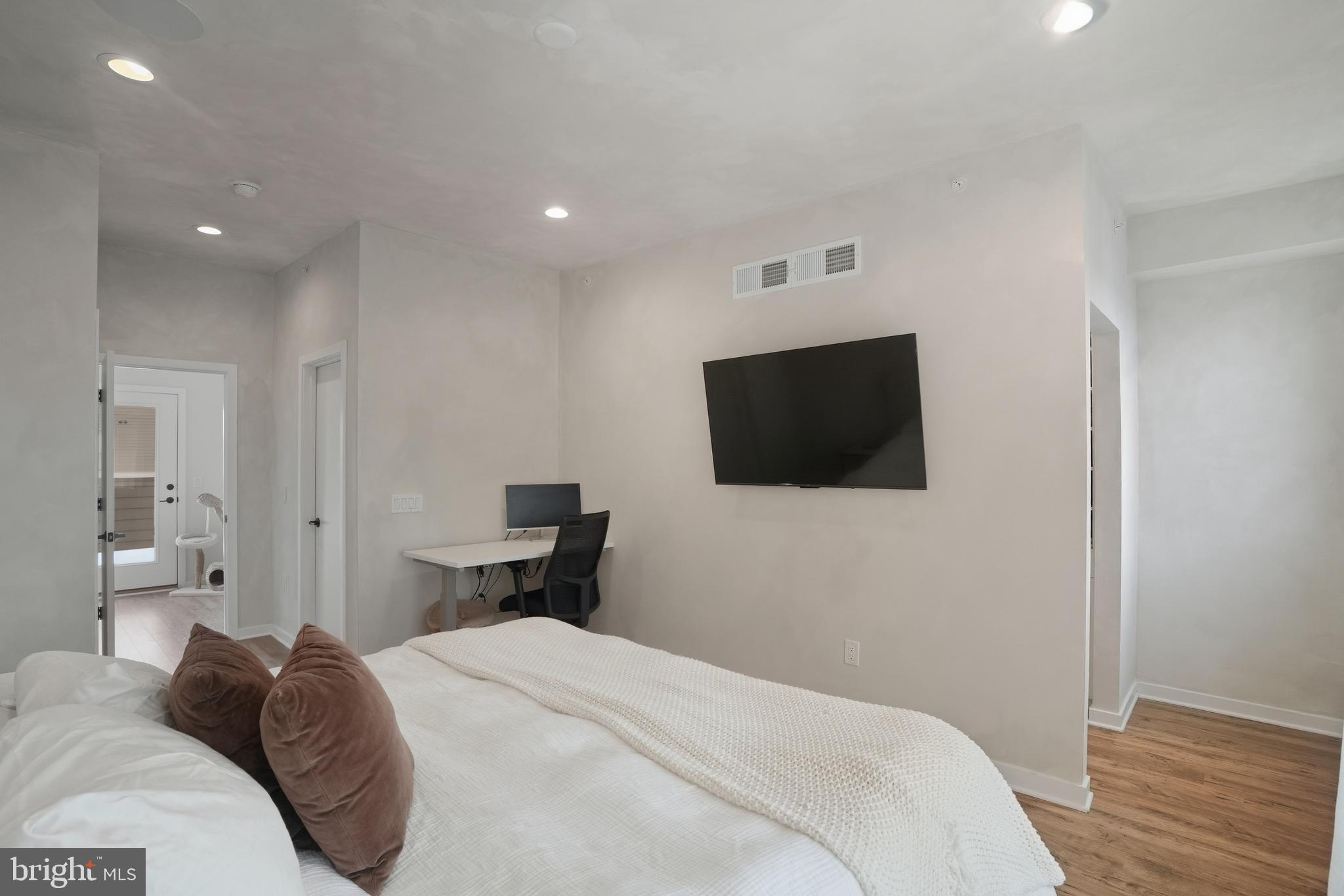 NORTHBANK - Residential