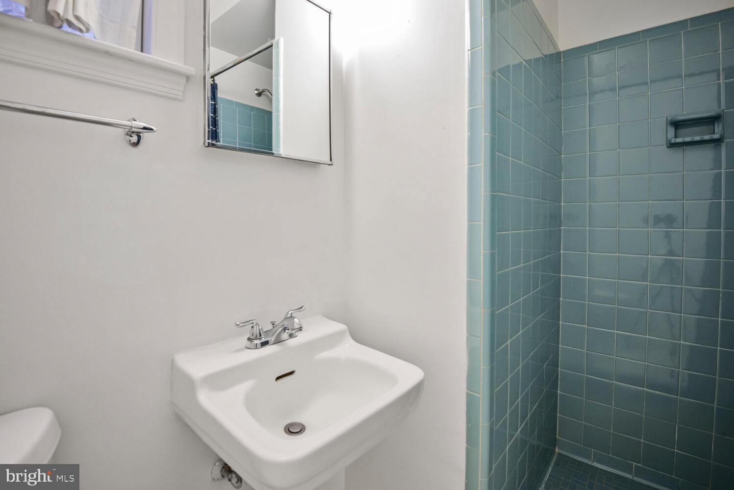 BURNING TREE VIEW - Residential Lease