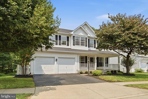 Photo of 12016 Paper Birch Lane, GAINESVILLE, VA 20155 (MLS # VAPW2124630)