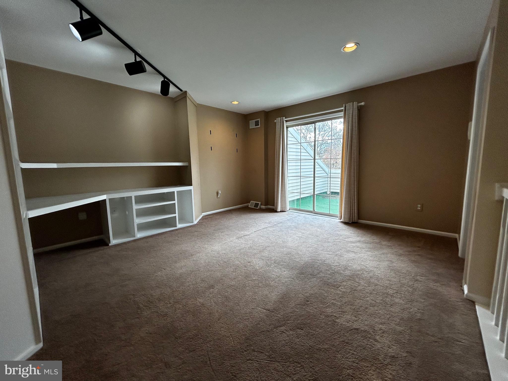 MONTGOMERY BROOKE - Residential Lease