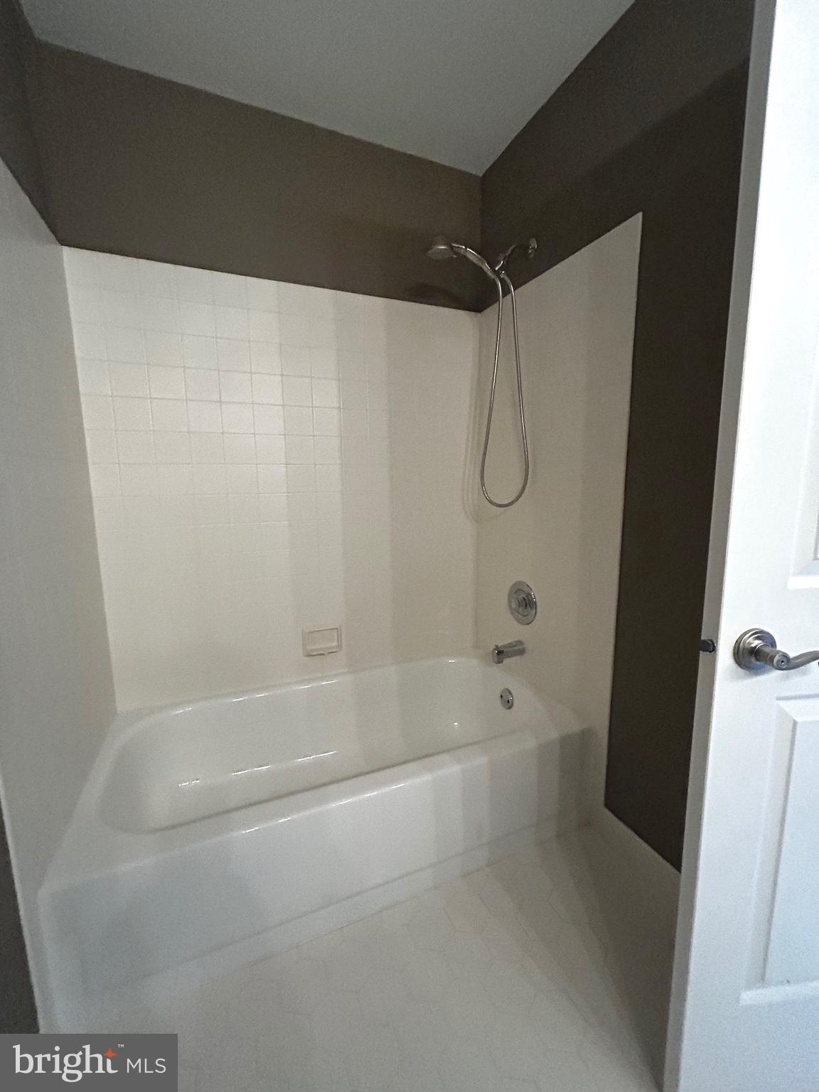 MONTGOMERY BROOKE - Residential Lease