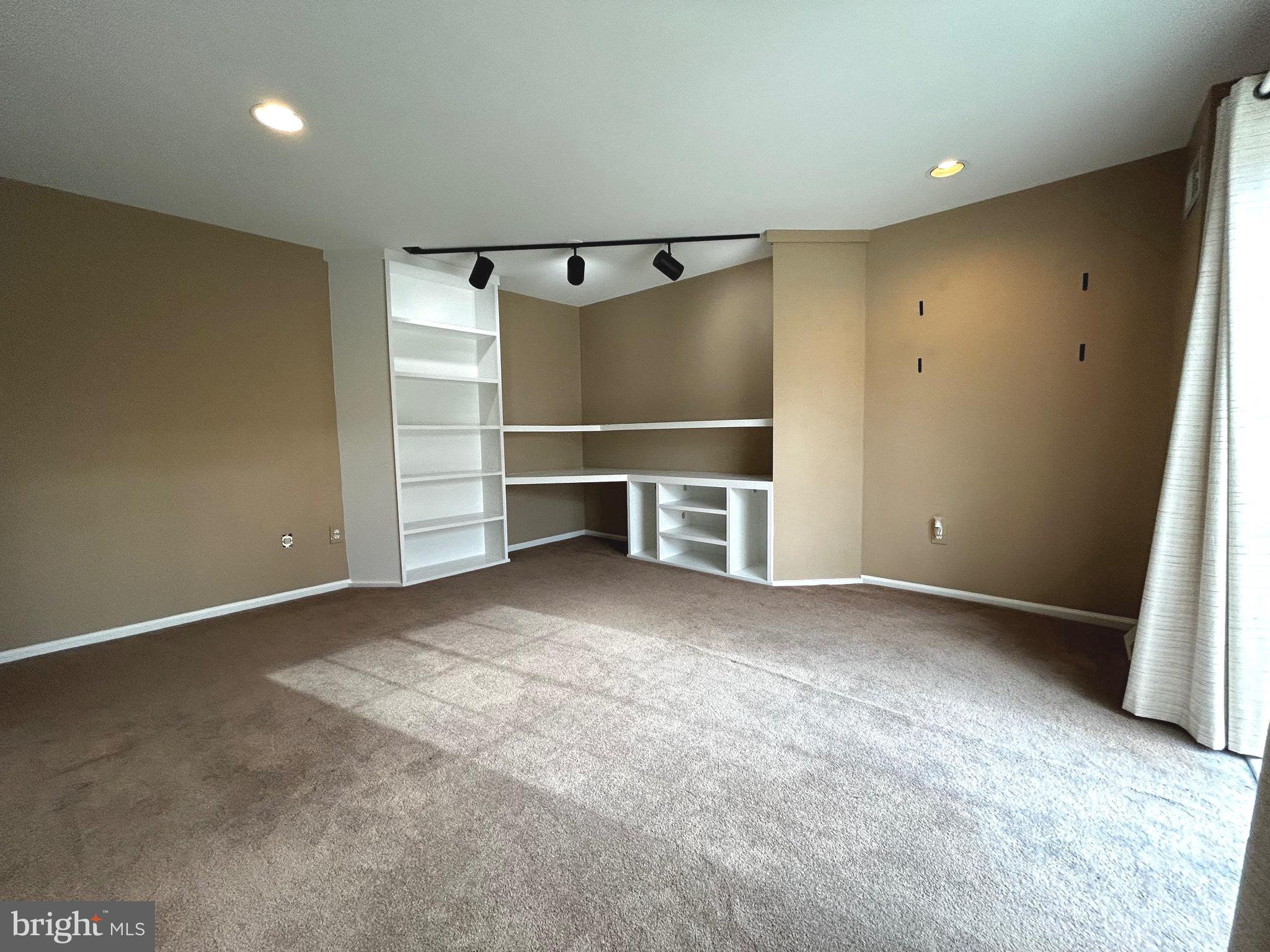 MONTGOMERY BROOKE - Residential Lease