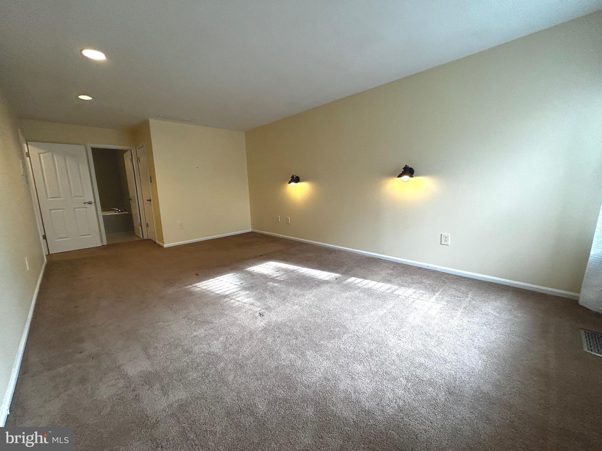 MONTGOMERY BROOKE - Residential Lease