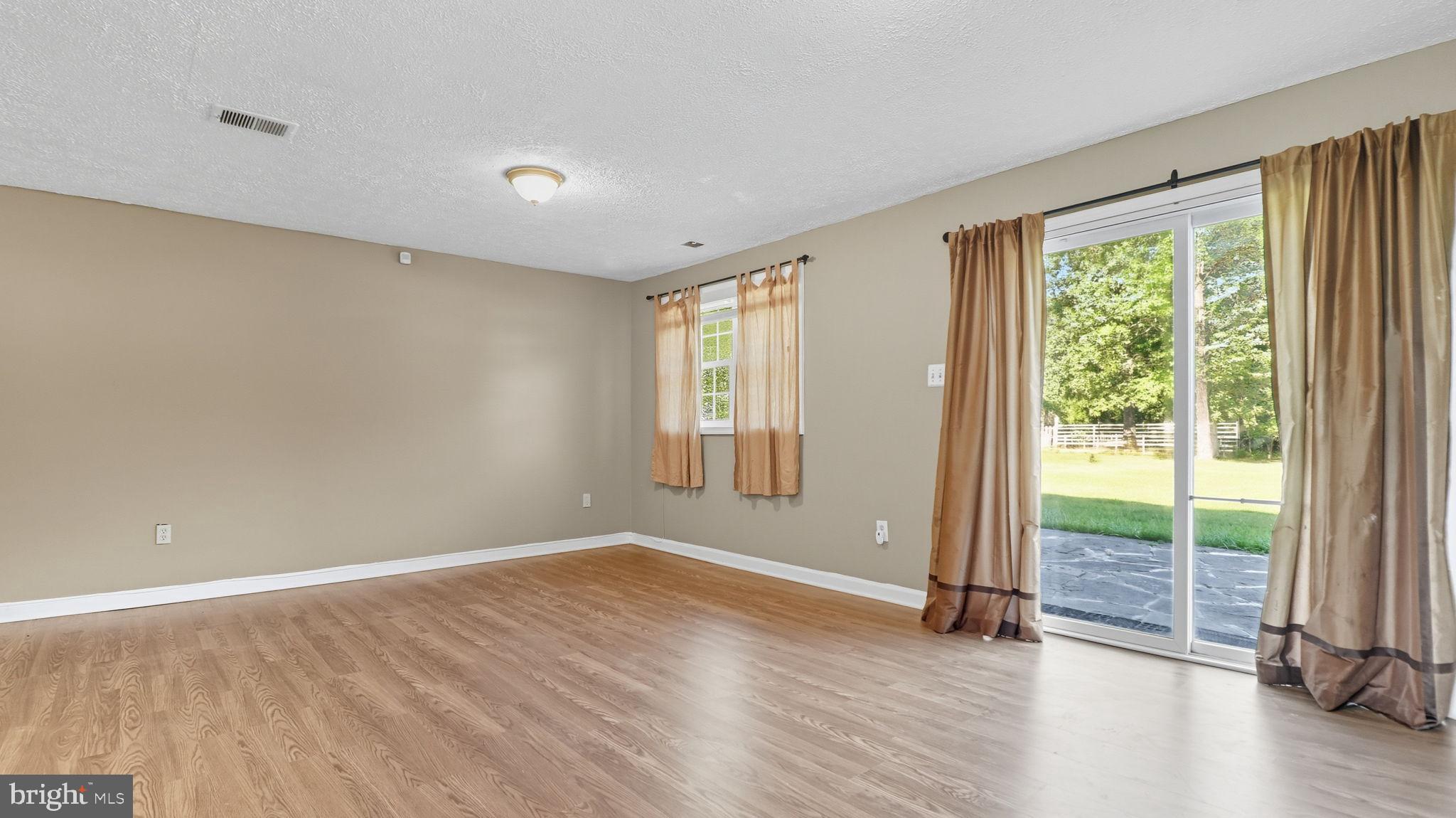 CAROLINE WOODS - Residential