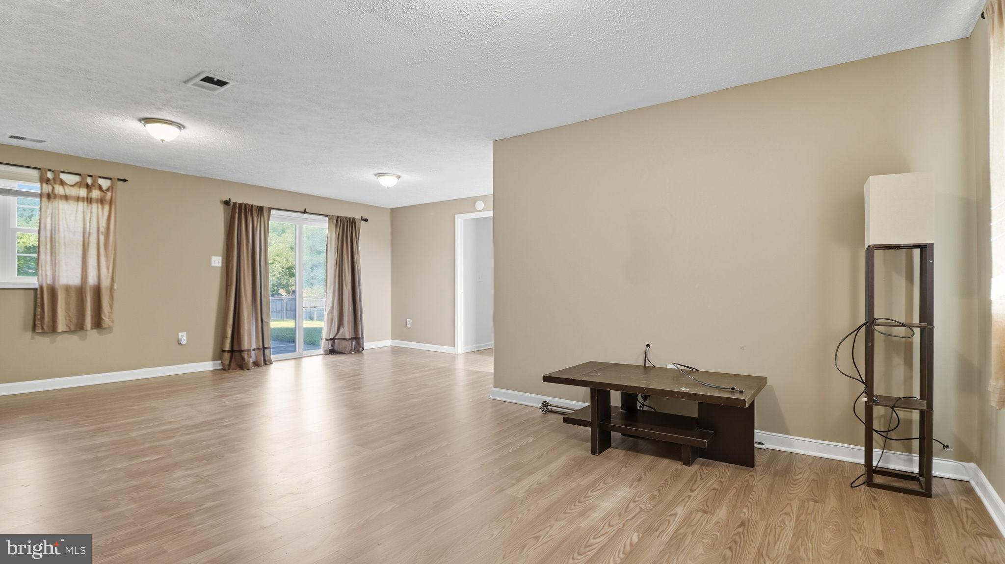 CAROLINE WOODS - Residential