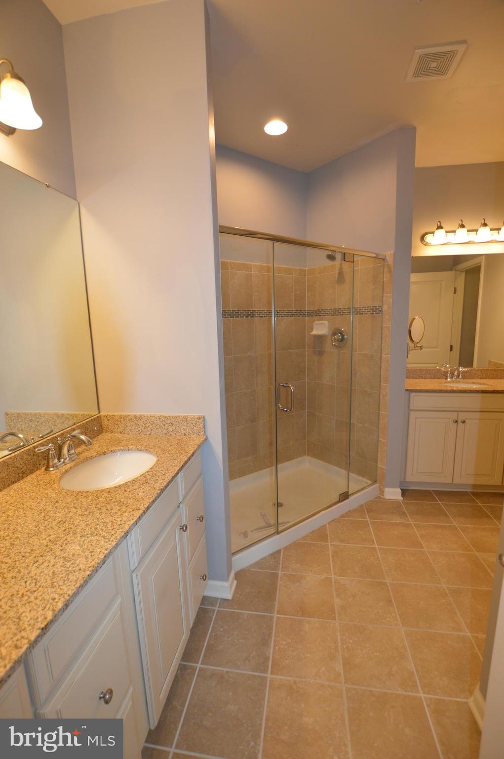 MARKET SQUARE - Residential Lease