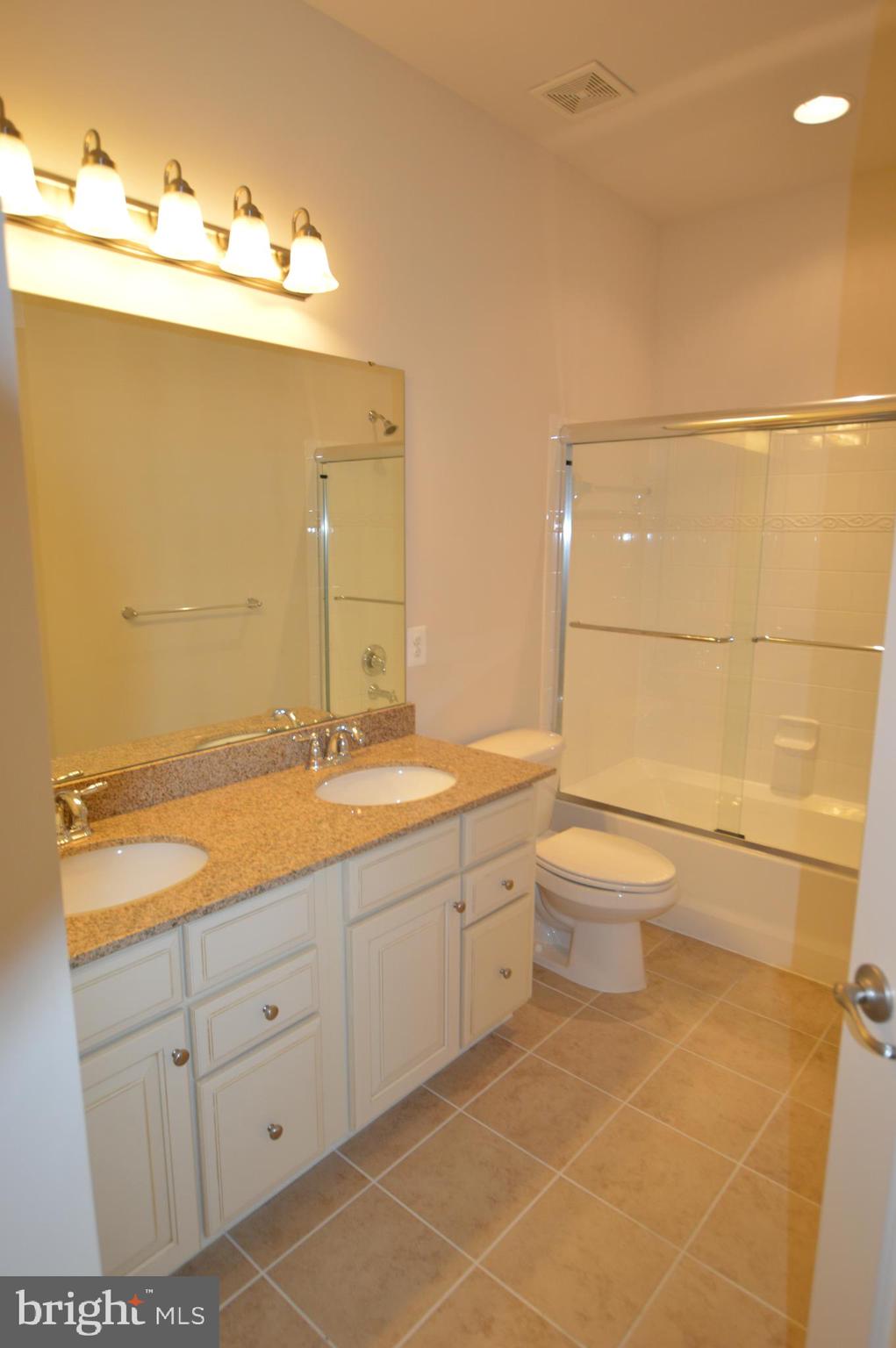 MARKET SQUARE - Residential Lease