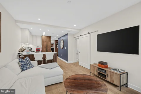 MLS: DCDC2285862
