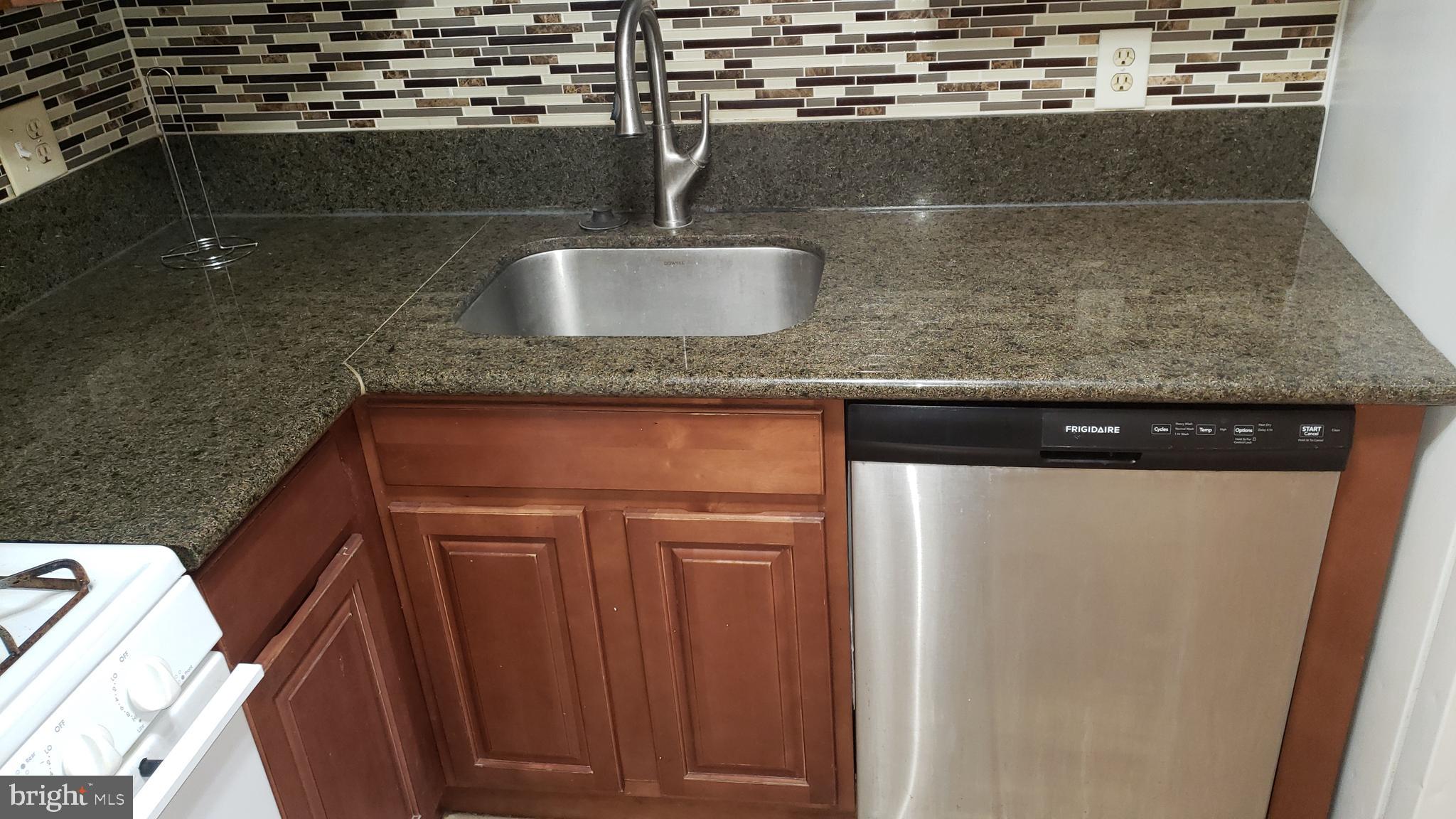 ASHTON-WOODENBRIDGE - Residential Lease