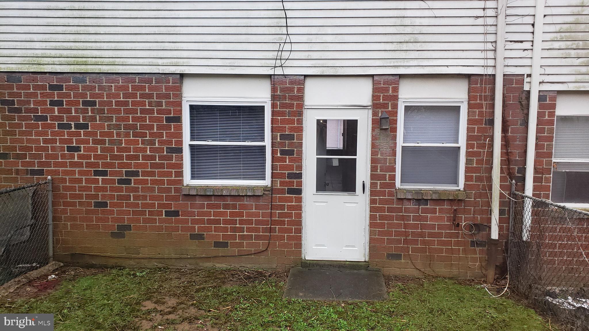 ASHTON-WOODENBRIDGE - Residential Lease