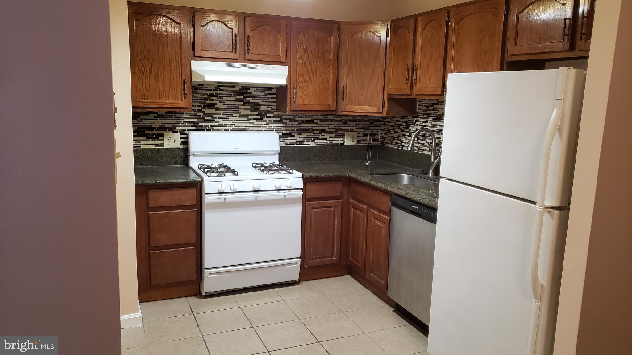 ASHTON-WOODENBRIDGE - Residential Lease