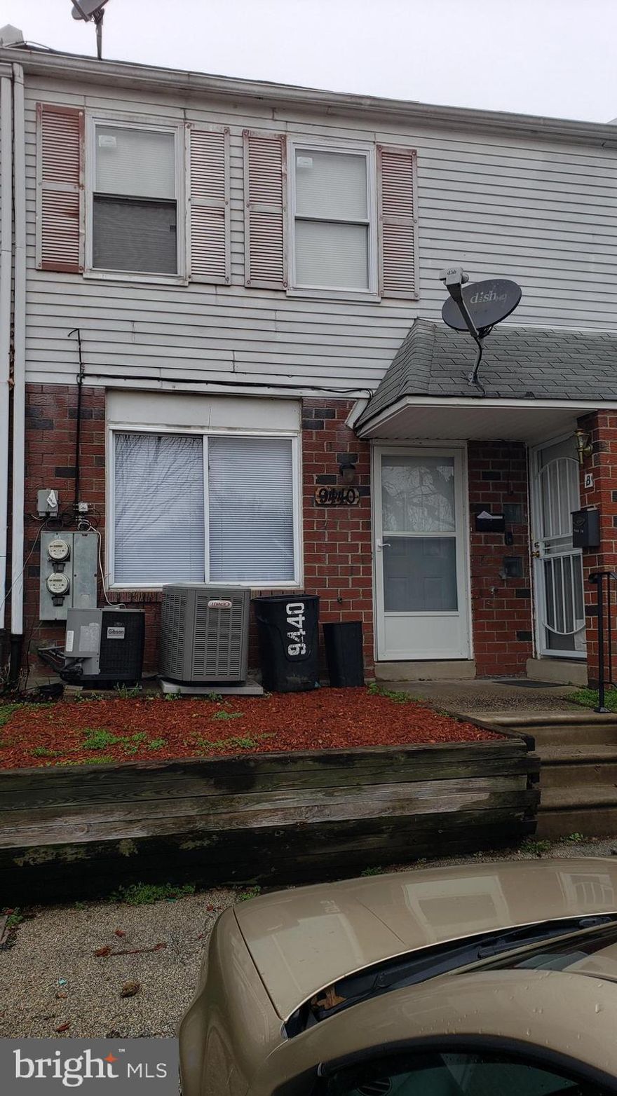 Beautiful 2 bedroom,  1 bath first floor unit in Northeast Philadelphia.  Hardwood floors, plenty of storage place, large sliding closets,  central air,  gas heat,  washer and dryer hookups.  Nice large kitchen with refrigerator, gas stove, dishwasher and garbage disposal. Fenced yard that provides plenty of privacy.  Parking in front of the building

Close to Rt 1, I-95, Bus, shopping and  restaurants.  

Available immediately.