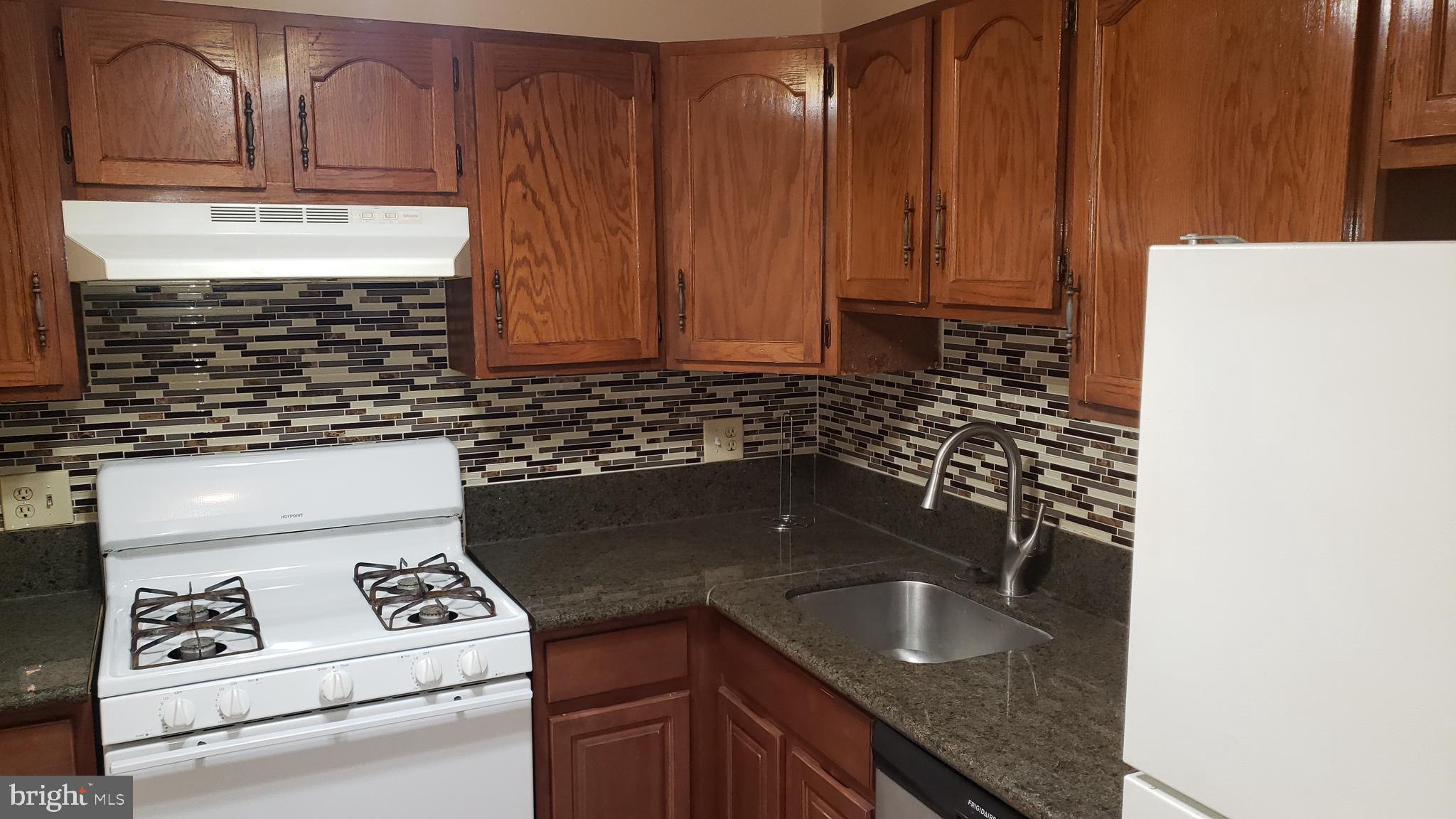 ASHTON-WOODENBRIDGE - Residential Lease